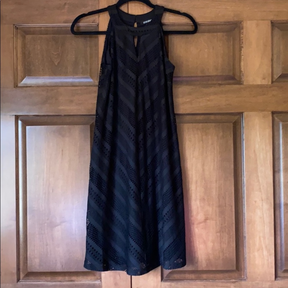 Black sleeveless dress